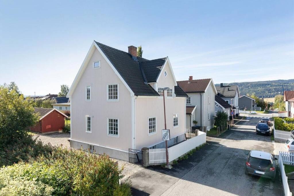 Lys Og Sentral Leilighet Med Terrasse Og Hage Daire Lillehammer Dış mekan fotoğraf